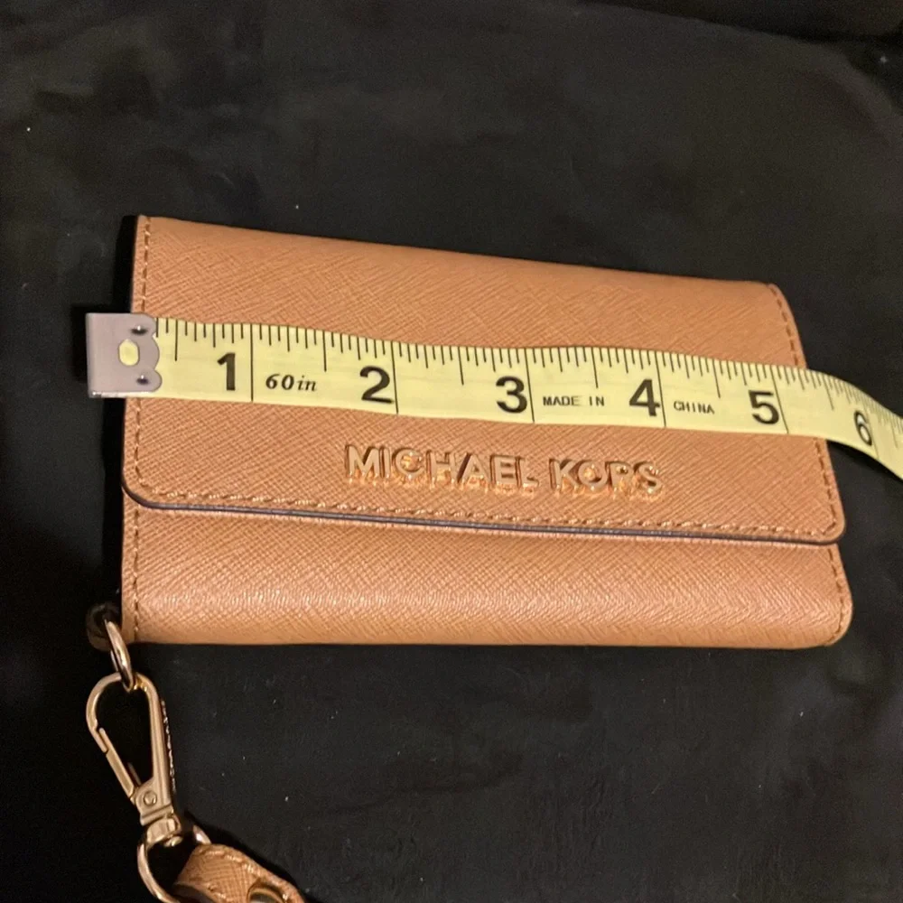 Michael Kors wristlet/phone case - Picture 16 of 17